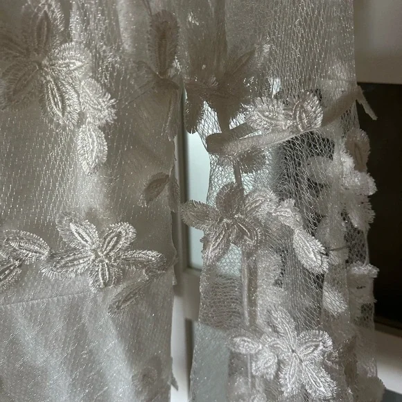 Elegant White Floral Lace Romper - Picture 4 of 5